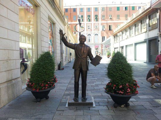 Statua di Mike Bongiorno